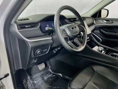 Used 2023 Jeep Grand Cherokee L Limited w/ Black Appearance Package AWD/4WD image 9