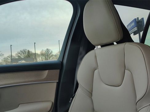 New 2026 Volvo XC90 B5 Plus image 21