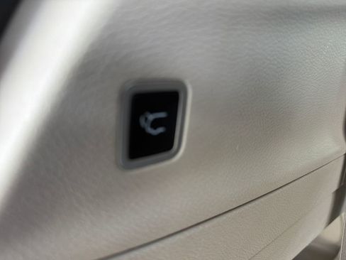 Used 2023 Chrysler Pacifica Touring-L FWD image 33