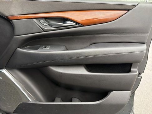 Used 2018 Cadillac Escalade ESV Luxury image 11