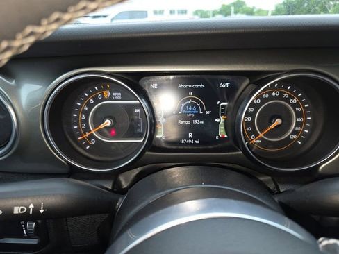 Used 2023 Jeep Gladiator Overland AWD/4WD image 11