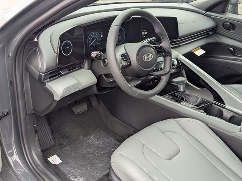 New 2025 Hyundai Elantra Limited FWD image 8