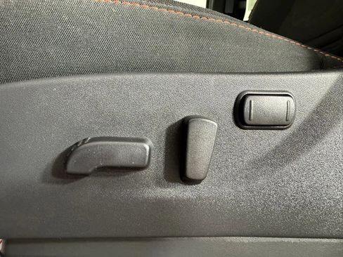 Used 2025 Nissan Frontier PRO-4X w/ Pro Convenience Package AWD/4WD image 34