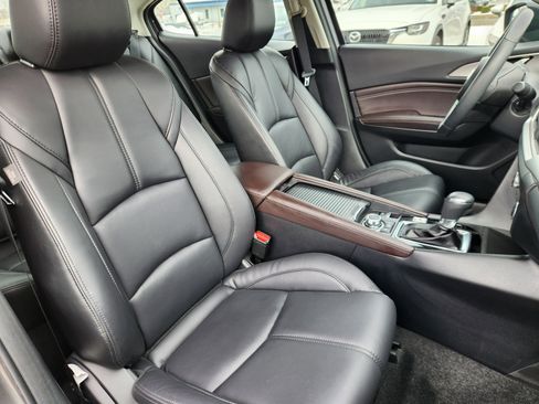 Used 2018 MAZDA MAZDA3 Touring image 14