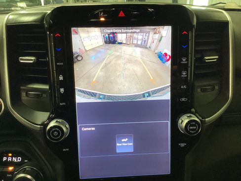 New 2026 RAM 1500 4x4 Crew Cab image 32