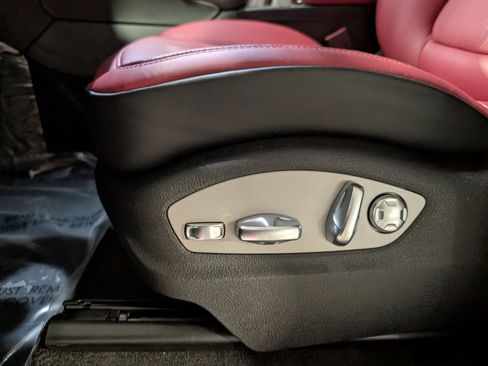 New 2026 Porsche Macan image 16