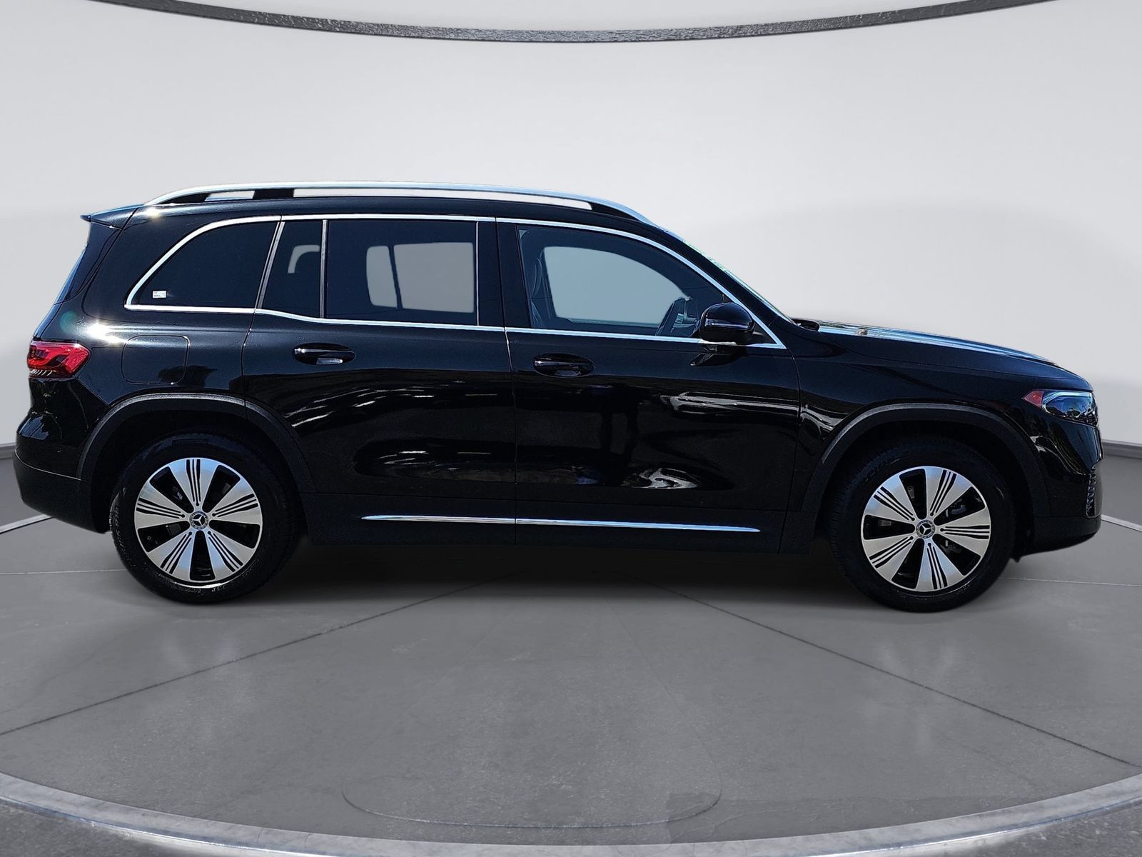 Used 2023 Mercedes-Benz EQB 300 4MATIC image 2