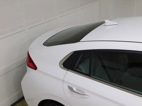 Used 2018 Hyundai Ioniq Limited FWD image 10