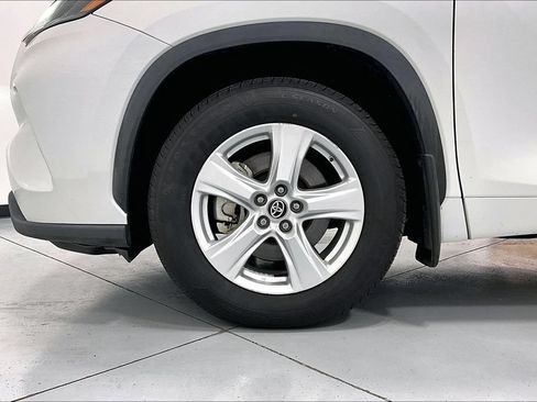 Used 2023 Toyota Highlander L AWD/4WD image 10
