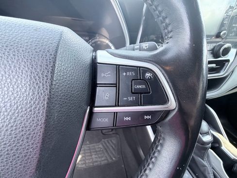 Used 2022 Toyota Highlander XLE image 15