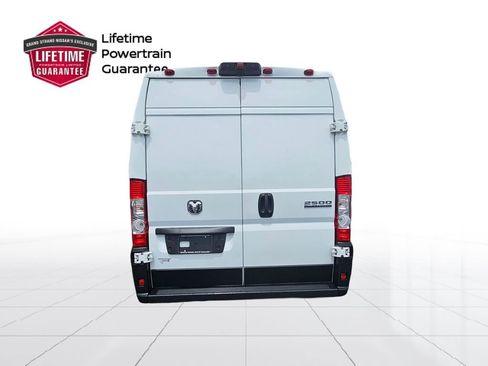 Used 2025 RAM ProMaster 2500 w/ Convenience Group FWD image 8
