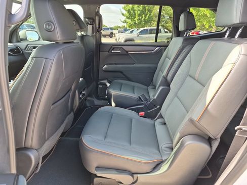 Used 2026 GMC Acadia AT4 w/ Luxury Package AWD/4WD image 35