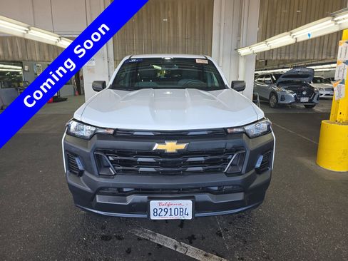 Used 2024 Chevrolet Colorado W/T image 2