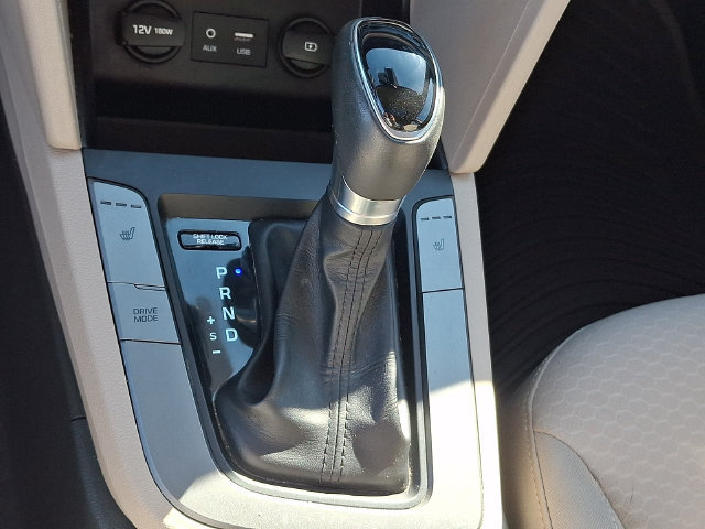 Used 2020 Hyundai Elantra Value Edition w/ Winter Weather Package FWD image 12