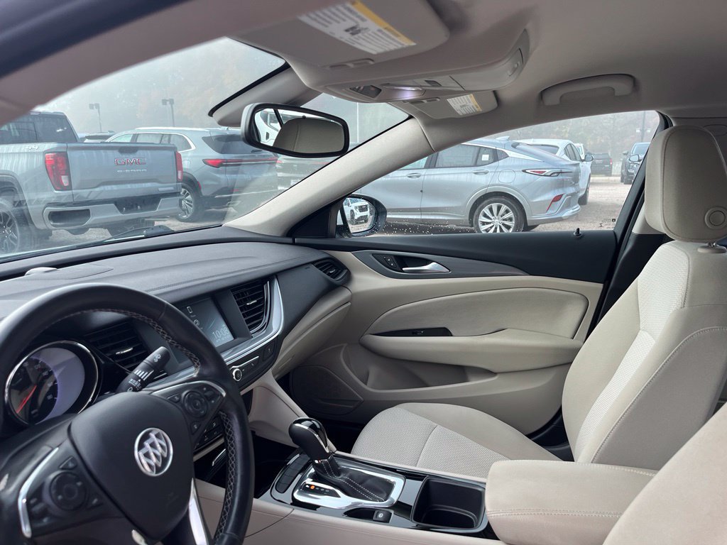 Used 2018 Buick Regal Preferred FWD image 18