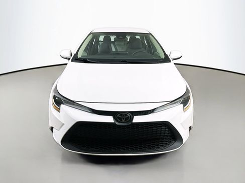 Used 2022 Toyota Corolla LE FWD image 2