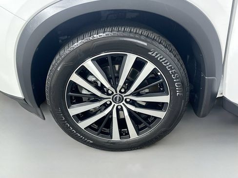 Used 2025 Nissan Pathfinder Platinum FWD image 32