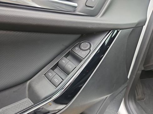 Used 2025 Chevrolet Equinox LT FWD image 11