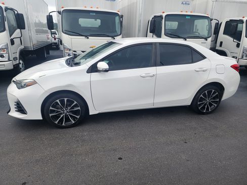 Used 2018 Toyota Corolla SE FWD image 30