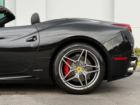 Used 2013 Ferrari California image 26