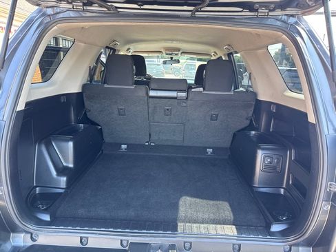 Used 2019 Toyota 4Runner SR5 AWD/4WD image 10