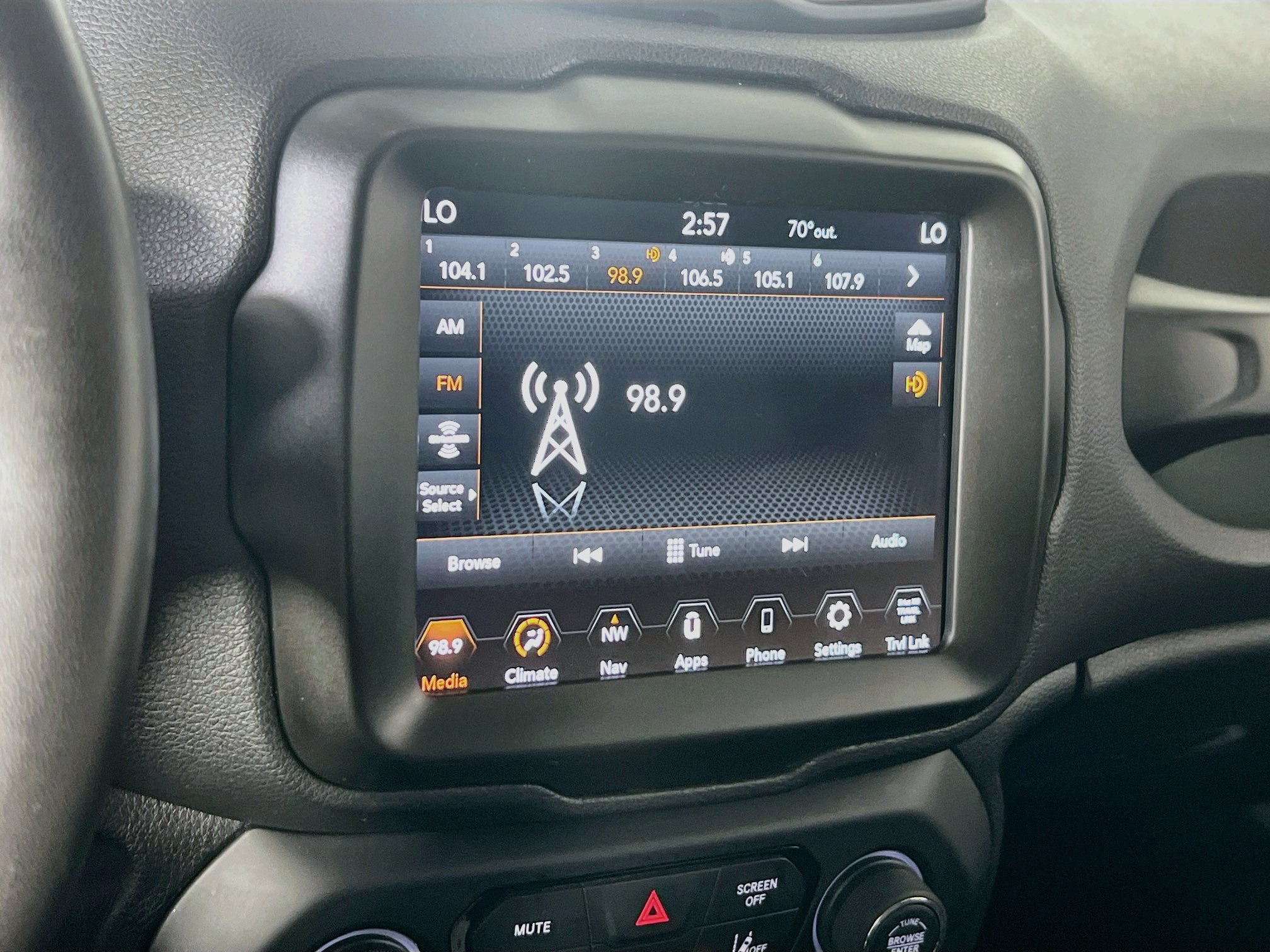 Used 2023 Jeep Renegade Trailhawk AWD/4WD image 15