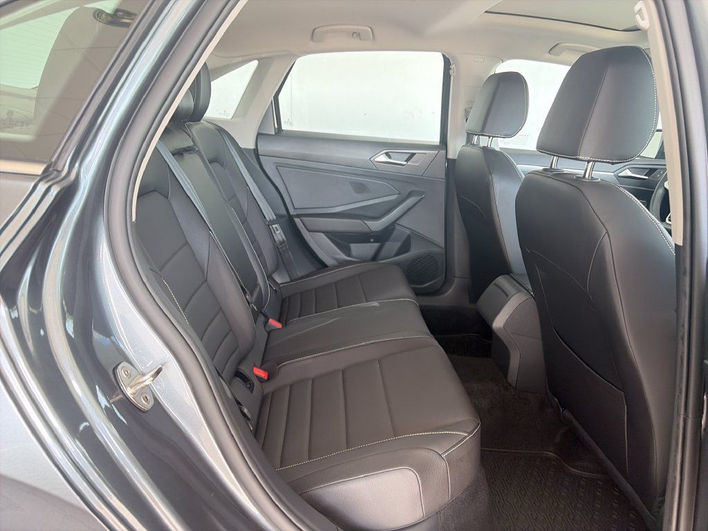 Certified 2024 Volkswagen Jetta SE FWD image 30