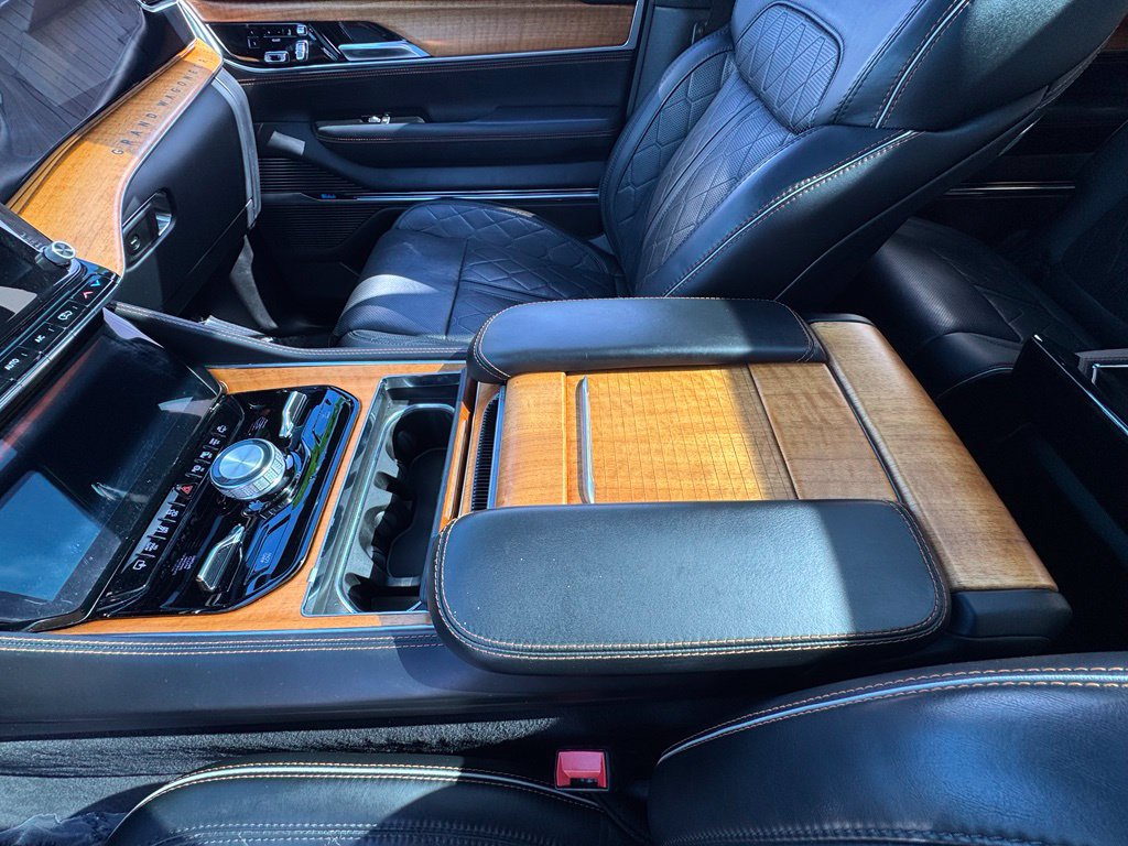 Used 2022 Jeep Grand Wagoneer Series III w/ Rear-Seat Entertainment Group AWD/4WD image 21