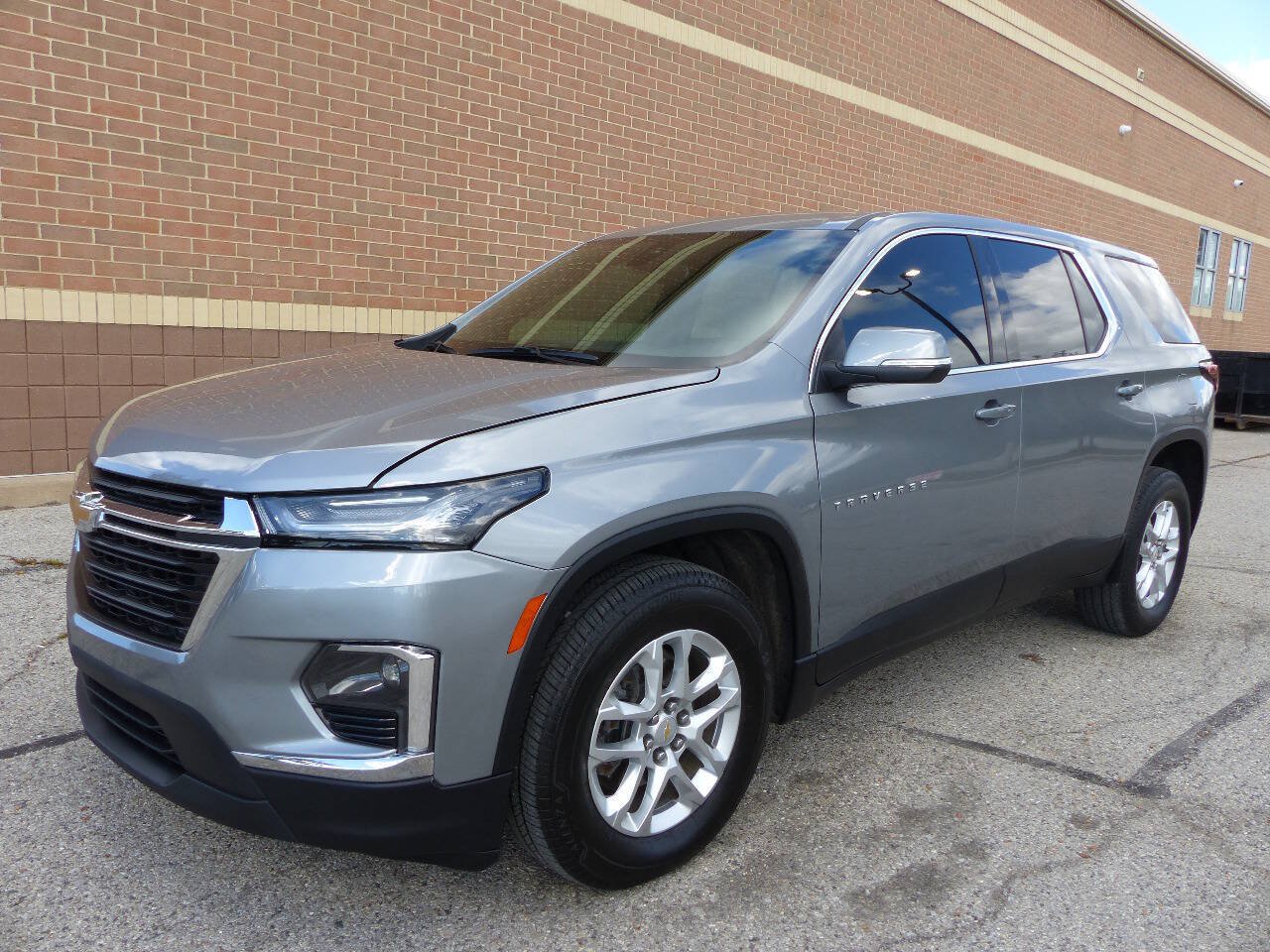 Used 2023 Chevrolet Traverse LS w/ Safety Package FWD image 6