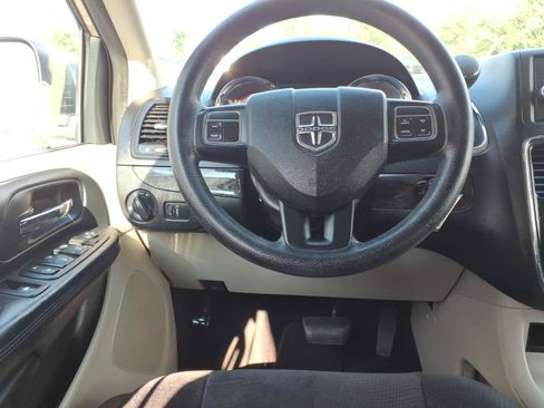 Used 2014 Dodge Grand Caravan SXT FWD image 6