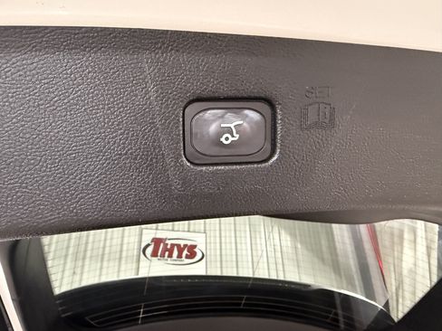 Used 2022 Ford Edge Titanium AWD/4WD image 6