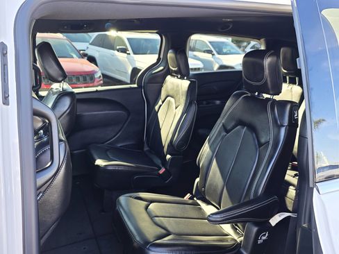 New 2026 Chrysler Pacifica Select image 19