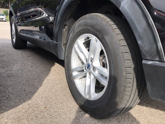 Used 2023 Ford Explorer XLT AWD/4WD image 12