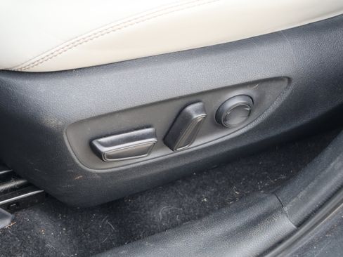 Used 2019 Toyota RAV4 XLE Premium FWD image 29