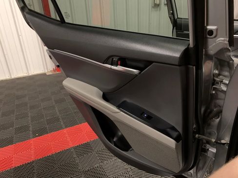 Used 2019 Toyota Camry SE w/ Carpet Mat Package image 29