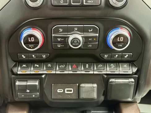 Used 2019 GMC Sierra 1500 Denali w/ Denali Ultimate Package AWD/4WD image 13