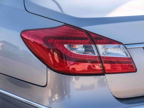 Used 2013 Hyundai Genesis 3.8 RWD image 7