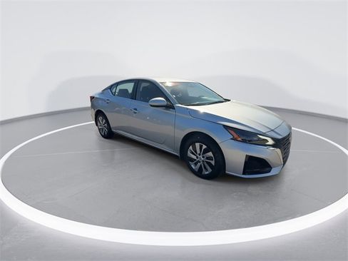 Certified 2023 Nissan Altima 2.5 S image 2