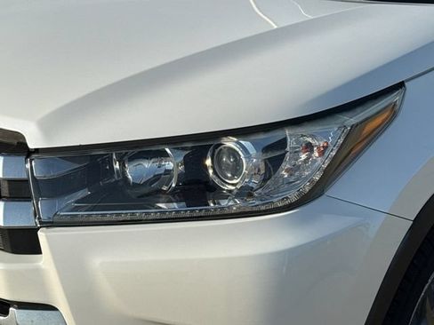 Used 2018 Toyota Highlander Limited Platinum AWD/4WD image 4