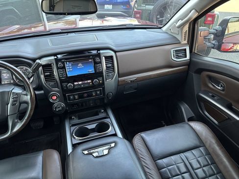 Used 2018 Nissan Titan Platinum Reserve w/ Platinum Utility Package AWD/4WD image 18