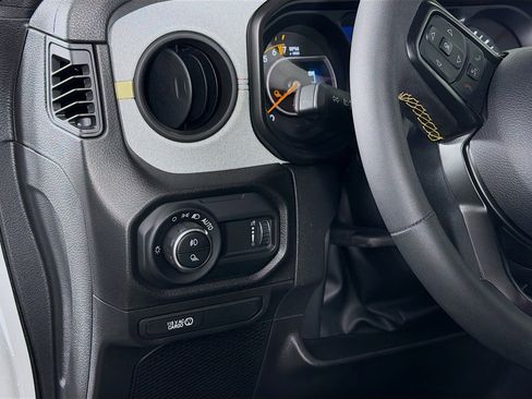 Used 2024 Jeep Gladiator Sport image 11