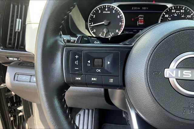 Used 2025 Nissan Pathfinder SV AWD/4WD image 11