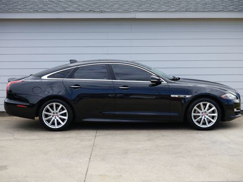 Used 2018 Jaguar XJ R-Sport image 2