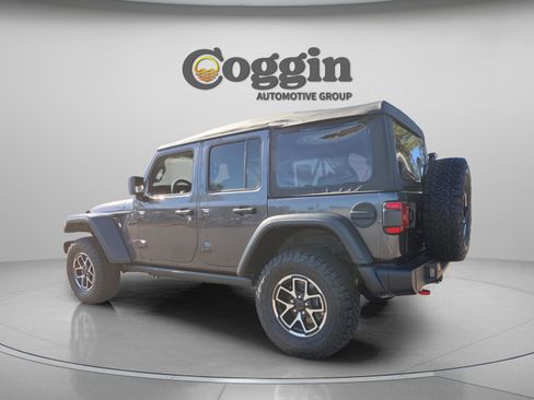 Used 2025 Jeep Wrangler Unlimited Rubicon w/ Technology Group image 3