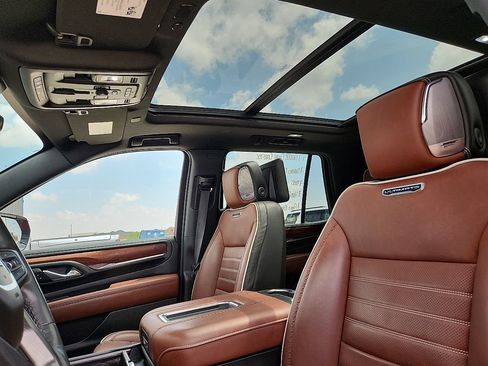 Used 2023 GMC Yukon Denali Ultimate AWD/4WD image 7