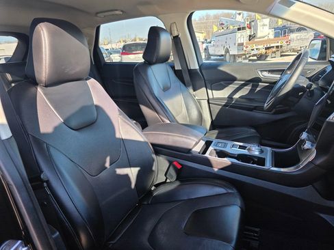 Used 2022 Ford Edge Titanium w/ Equipment Group 301A AWD/4WD image 45