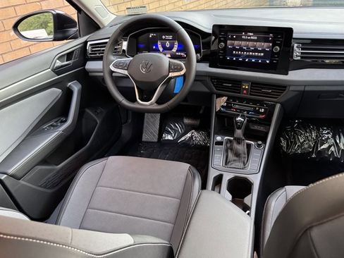 New 2025 Volkswagen Jetta SE image 18