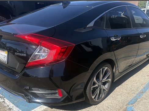 Used 2019 Honda Civic Touring image 3