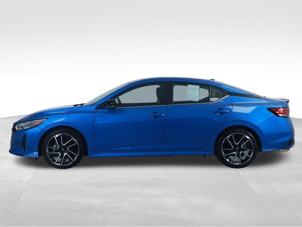 Used 2025 Nissan Sentra SR w/ SR Premium Package FWD image 10