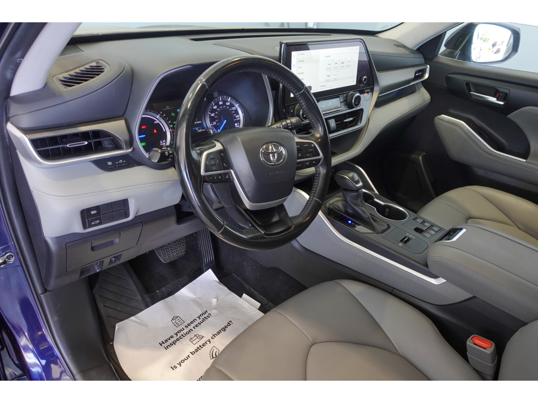 Used 2023 Toyota Highlander XLE w/ Protection Package #3 (TMS) AWD/4WD image 9